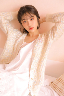 女人丝不挂的正面裸体